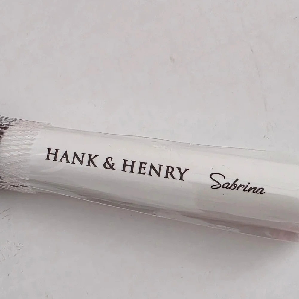 Hank & Henry Sabrina Makeup Brush White Handle Synthetic Bristles New